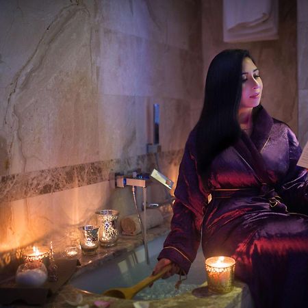 Royal Maxim Palace Kempinski Каир Экстерьер фото A woman in a Turkish bath