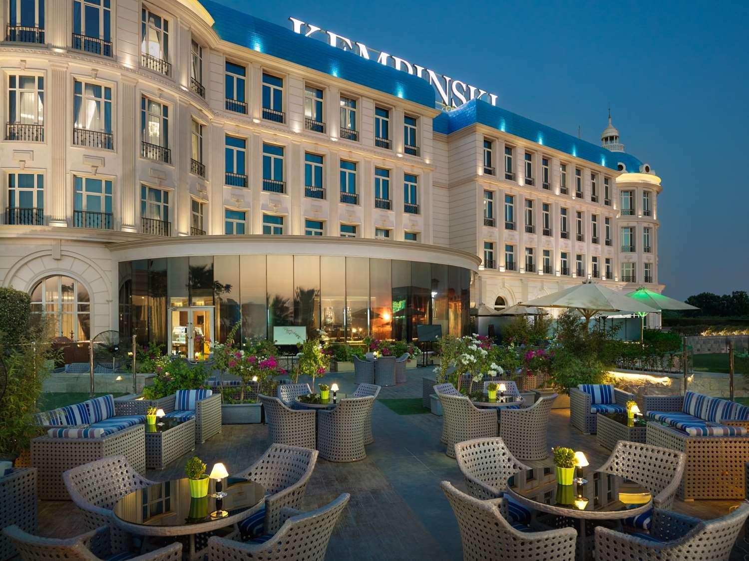 Royal Maxim Palace Kempinski Каир Экстерьер фото The hotel's exterior