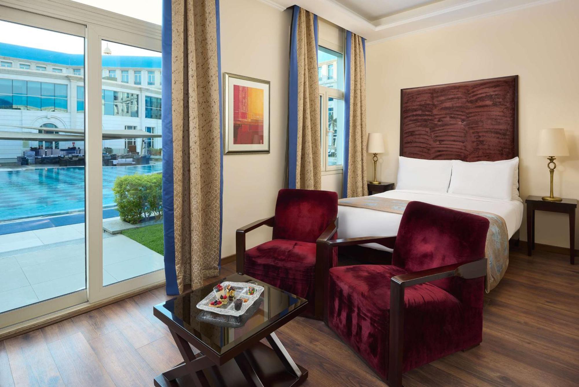 Royal Maxim Palace Kempinski Каир Экстерьер фото A room at the hotel